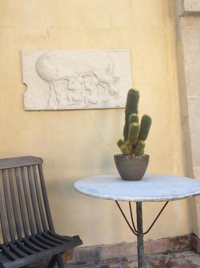 Liste Rouge Appartement Nîmes Buitenkant foto